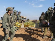 هآرتس: 3 أسرى إسرائيليين ربما قتلوا إثر استنشاق غاز سام