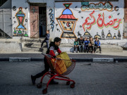 غزة في أول أيام رمضان.. لا طعام ولا ماء ولا مساجد للصلاة