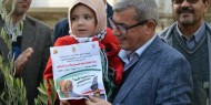 قراقع ومتضامنون مغاربة يغرسون شجرة باسم &ldquo;عهد التميمي&rdquo; وسط الرباط وفاء للاسرى الاطفال