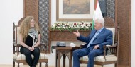 السيد الرئيس محمود عباس يستقبل الأسيرة المحررة عهد التميمي