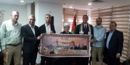 "مفوضية الشهداء والأسرى" تكرم السفير الفلسطيني بمصر