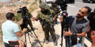 الاحتلال يحتجز صحفيين وناشطا على حاجز عسكري شرق نابلس