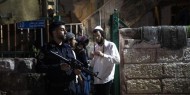 مستوطنون يهدمون سقف محطة للمحروقات وسط الخليل