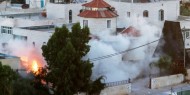 انتهاكات الاحتلال: إصابات واعتقالات وتفجير منزل وإخطارات واستيلاء واقتحام للأقصى