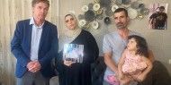 بورغسدورف خلال زيارته عائلة الأسير مناصرة: يجب إطلاق سراحه فورا لتلقي الرعاية الصحية النفسية