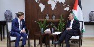 اشتية يطالب وفدا من الخارجية البريطانية بإلغاء فكرة مراجعة وضع سفارة بلادهم في إسرائيل