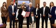 الرئيس يمنح القائد الوطني الكبير المرحوم صائب عريقات نجمة الشرف من الدرجة العليا
