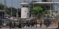 جنين: الاحتلال يعتقل شابين ويغلق حاجزي الجلمة وسالم العسكريين