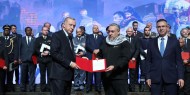 الرئيس التركي يكرم دولة فلسطين ويمنح فريقها للتدخل والاستجابة العاجلة وسام الجمهورية للتضحية