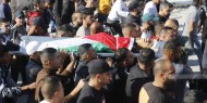 جماهير شعبنا في نابلس تشيّع جثمان الشهيد مخالفة إلى مثواه الأخير