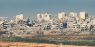 شهداء وجرحى والاحتلال يحاصر مدارس تؤوي نازحين في غزة ويفجر مربعات سكنية في خان يونس